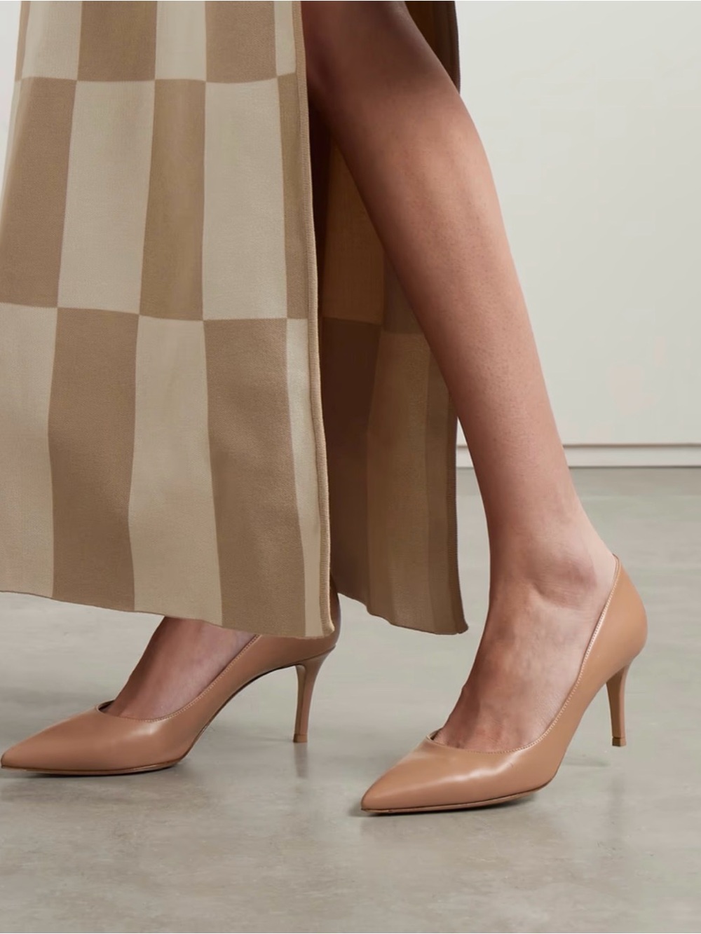 Gianvito Rossi Blush Pink Pointed-Toe Leather Pumps - Picture 6 of 6